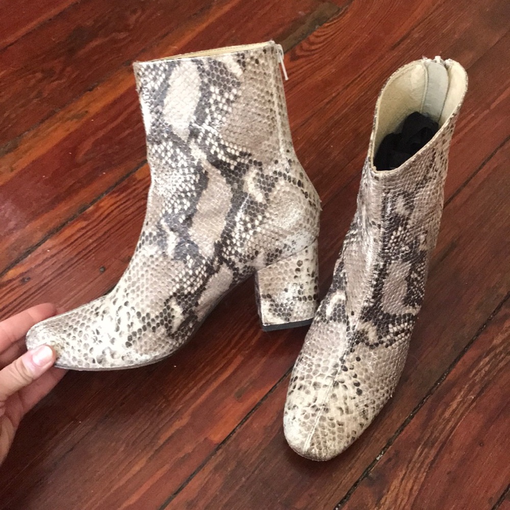Free People Cecile block heel bootie size 9
